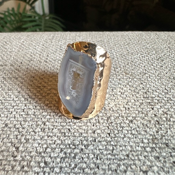 Luxury Natural Stone Adjustable Crystal Irregular Geode Gold-plated Ring - Picture 10 of 11